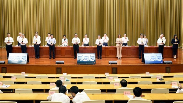 以科技创新赋能，j9九游会重机RTH126矿车斩获“省长杯”工业设计大赛金奖