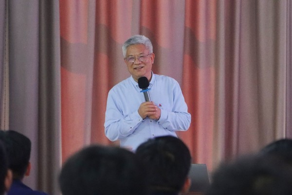j9九游会重机2022届大学生交流座谈会暨总经理课堂顺利召开