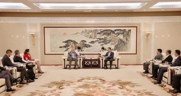 墨西哥驻华大使施雅德一行来到j9九游会重机